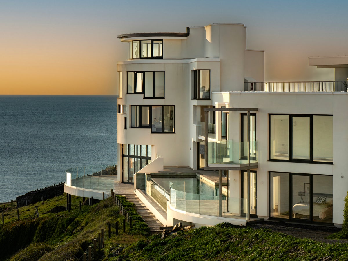 House for rent by the sea
