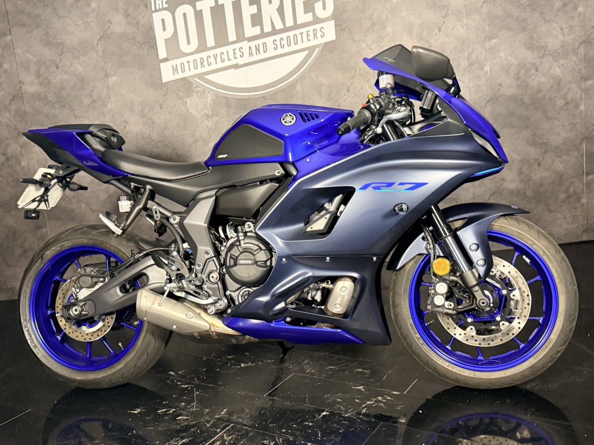 YAMAHA YZF R7 (YZF690)