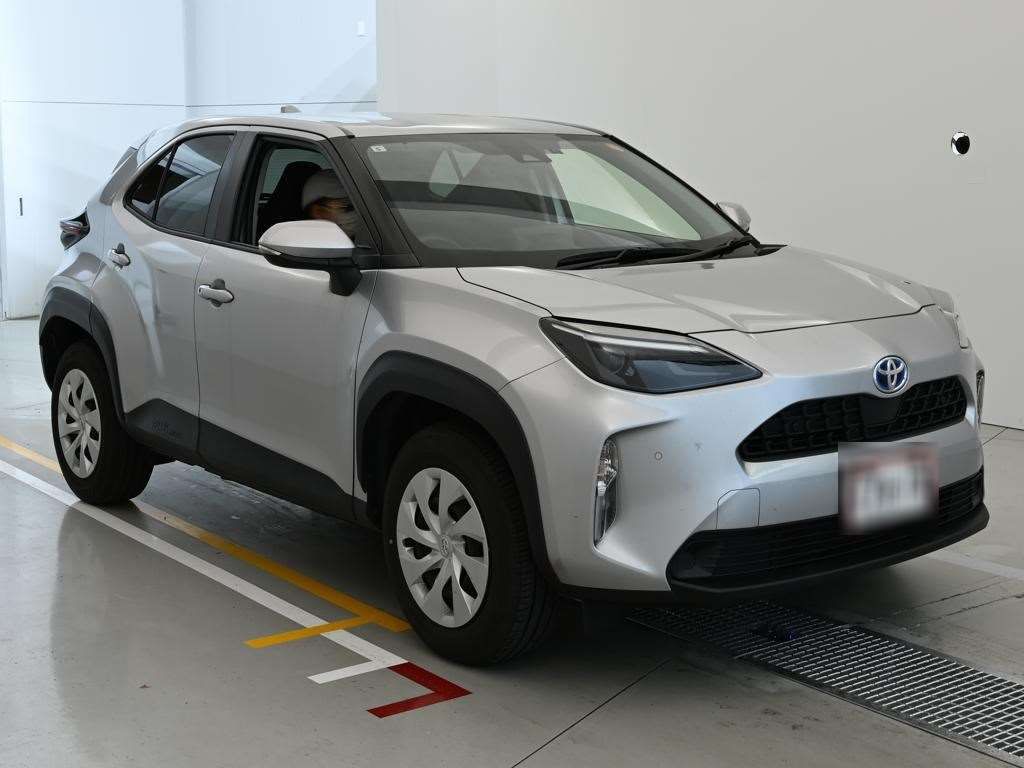 Toyota Yaris Cross 1.5 Hybrid Automatic SUV in Silver